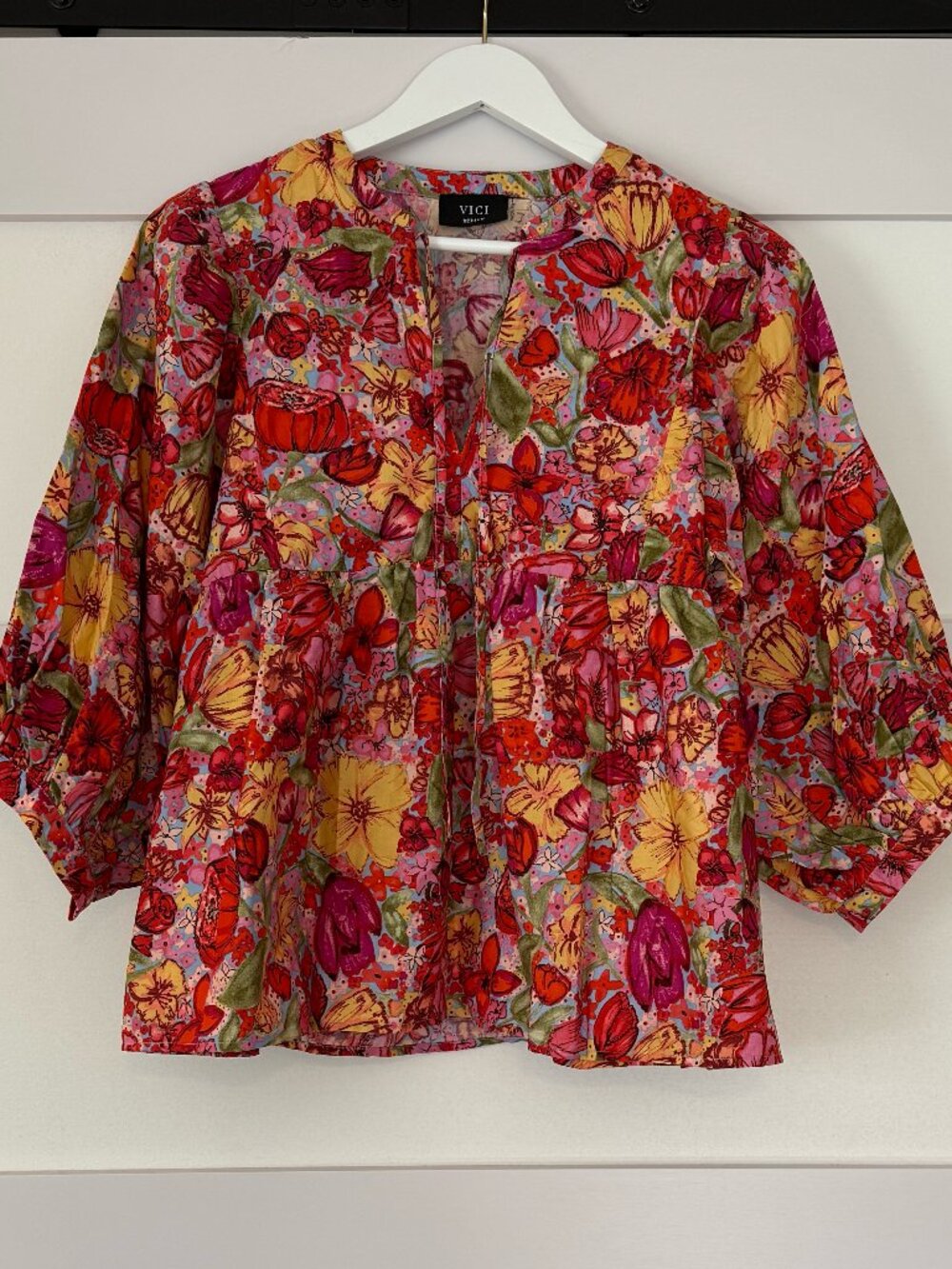 Vici, Medium, Red floral Top